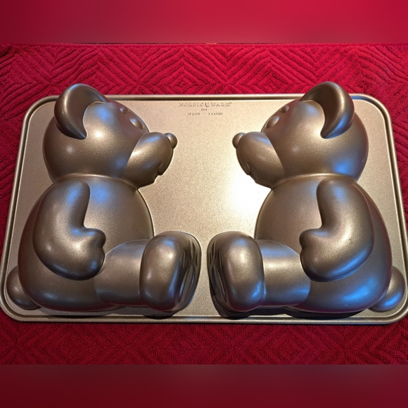 Nordic Ware 3D bear pan - Picture 1 of 2